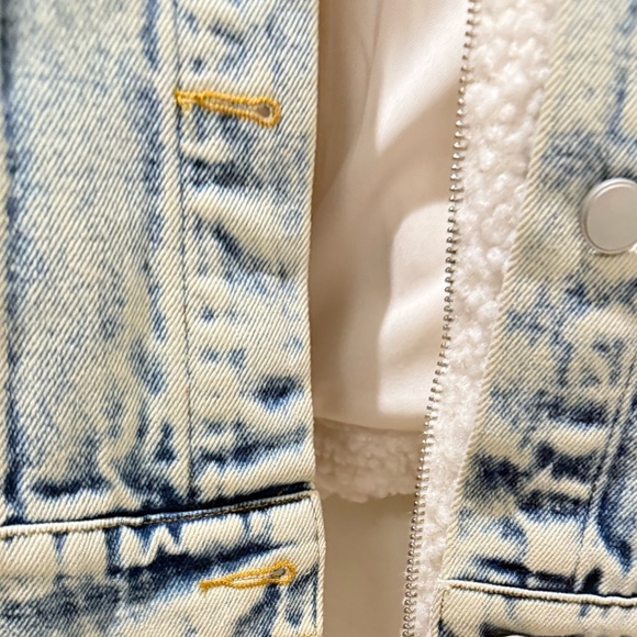New Aemi & Co Jean Denim Jacket with faux fur large - Picture 7 of 10
